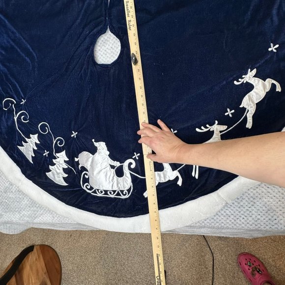 Christmas Midnight Blue White Trim Silhouette Santa Sleigh Reindeer Tree Skirt - Picture 9 of 12